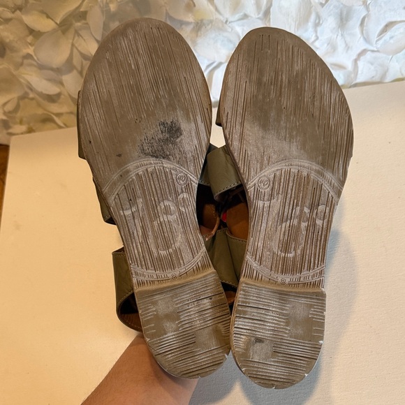 Bueno Olive Green Leather Lace-Up Sandals with Brown Footbed - Picture 4 of 4